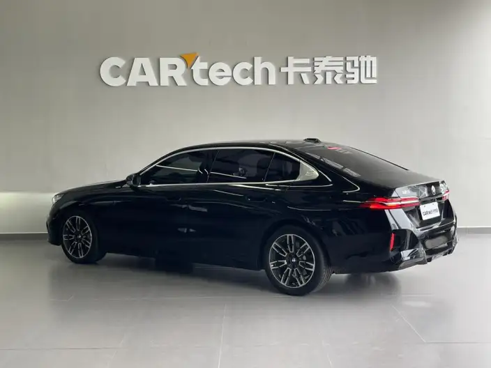 BMW 5 Series 2026 Model 530Li Leading Model M Sports Set – фото 5