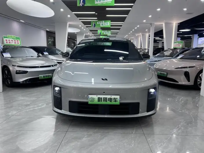 Li Auto i6 2025 Model 2WD Standard Edition