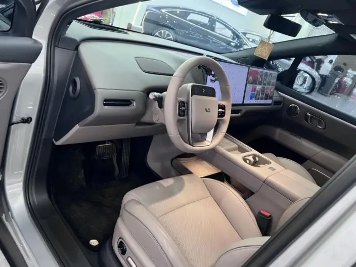 Li Auto i6 2025 Model 2WD Standard Edition