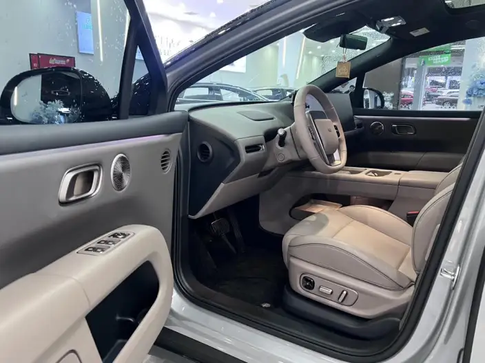 Li Auto i6 2025 Model 2WD Standard Edition – фото 9