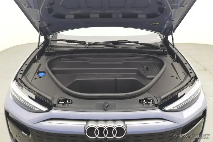 AUDI Q6L e-tron 2026 Model First Edition Pilot Edition – фото 5