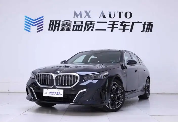BMW 5 Series 2025 Model 530Li Exclusive Model M Sports Set – фото 1