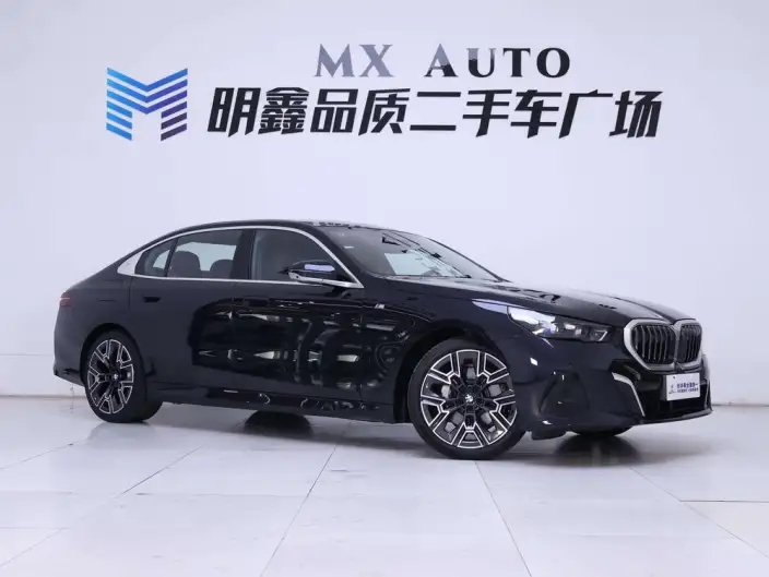 BMW 5 Series 2025 Model 530Li Exclusive Model M Sports Set – фото 2
