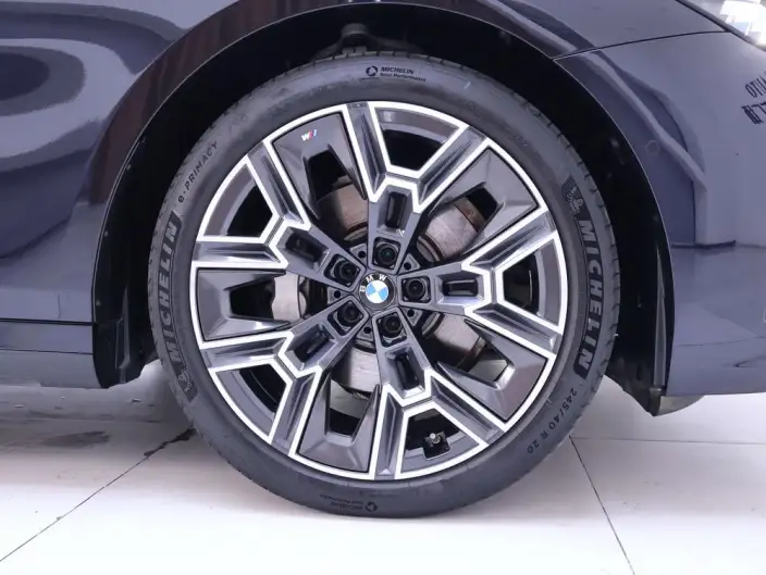 BMW 5 Series 2025 Model 530Li Exclusive Model M Sports Set – фото 4