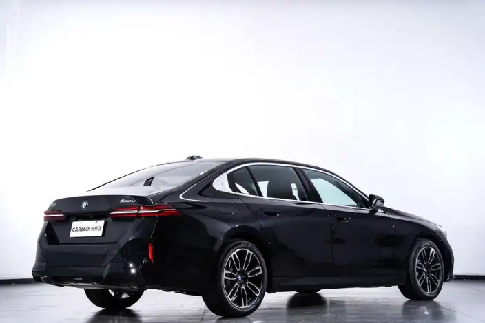 BMW 5 Series 2026 Model 530Li Leading Model M Sports Set – фото 5