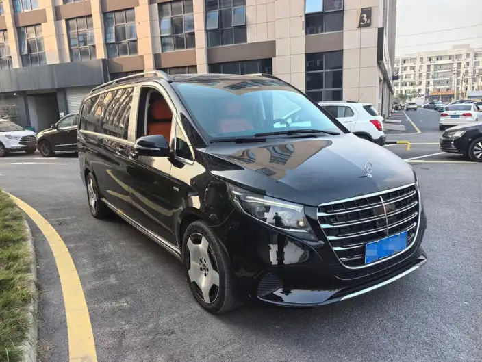 Mercedes-Benz V-Class 2024 Model V 300 L Long wheelbase Deluxe Edition – фото 3