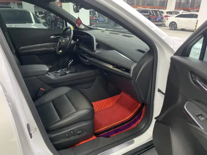 Cadillac XT4 2024 Model 28T 2WD Luxury Model – фото 7