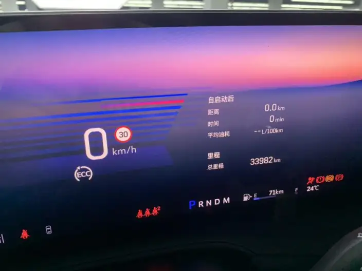 Cadillac XT4 2024 Model 28T 2WD Luxury Model – фото 9