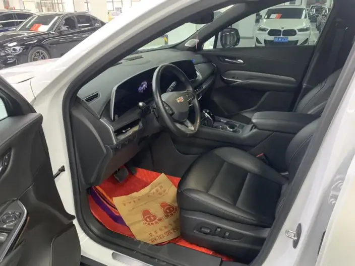 Cadillac XT4 2024 Model 28T 2WD Luxury Model – фото 10