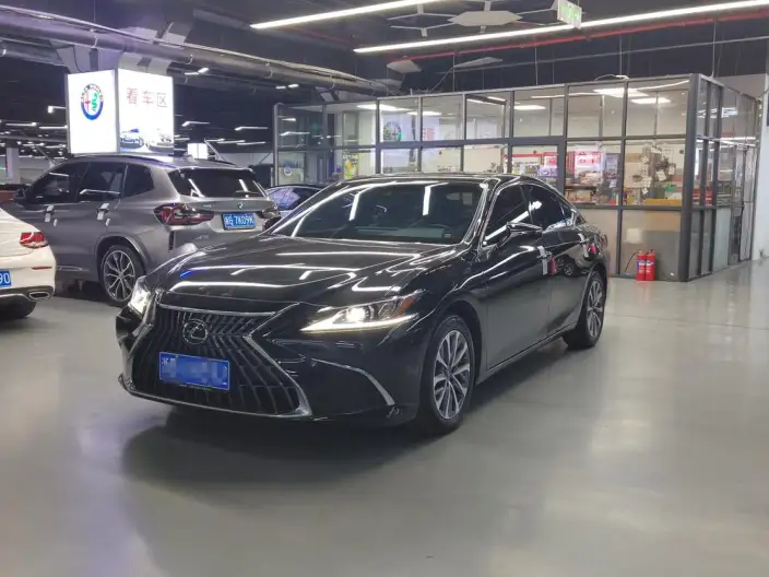 Lexus ES 2022 Model 200 Superior Edition