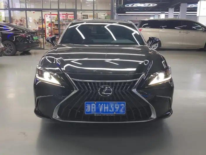 Lexus ES 2022 Model 200 Superior Edition