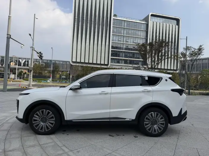 Jetour X70 PLUS 2025 Model 1.5T 6DCT Deluxe Edition 7 seat – фото 4