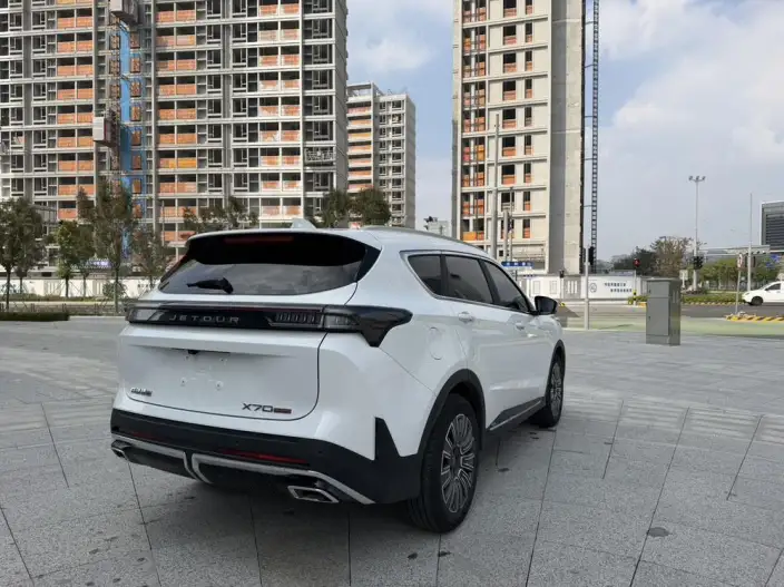 Jetour X70 PLUS 2025 Model 1.5T 6DCT Deluxe Edition 7 seat – фото 7