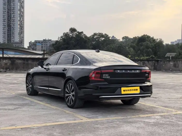 Volvo S90 2024 Model B5 Smart Range Deluxe Edition