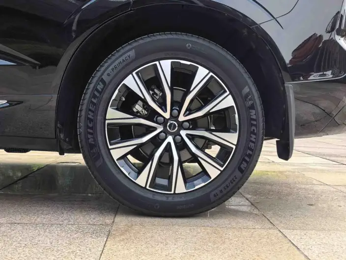 Volvo XC60 2024 Model B5 4WD Smart Range Deluxe Edition – фото 7