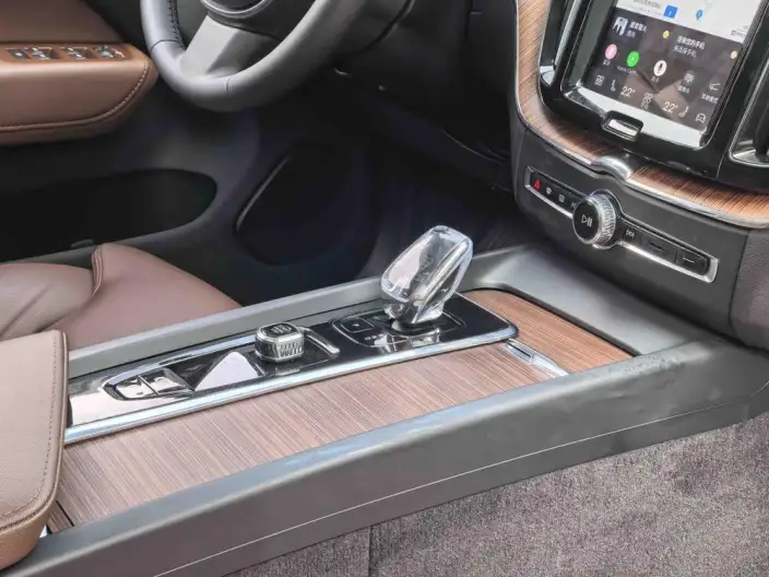 Volvo XC60 2024 Model B5 4WD Smart Range Deluxe Edition – фото 10