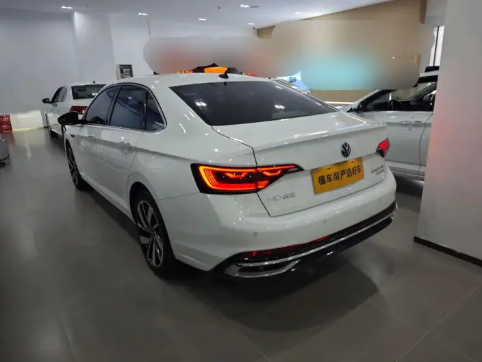 Volkswagen Sagitar 2023 Model 300TSI DSG Beyond Edition – фото 3