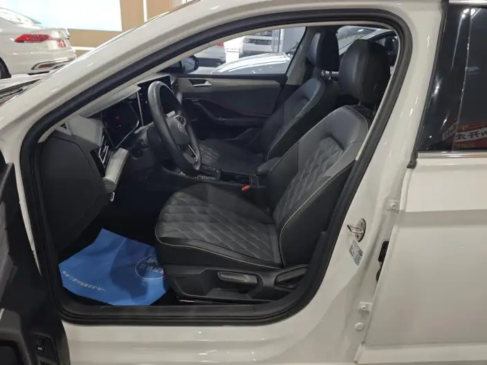 Volkswagen Sagitar 2023 Model 300TSI DSG Beyond Edition – фото 10