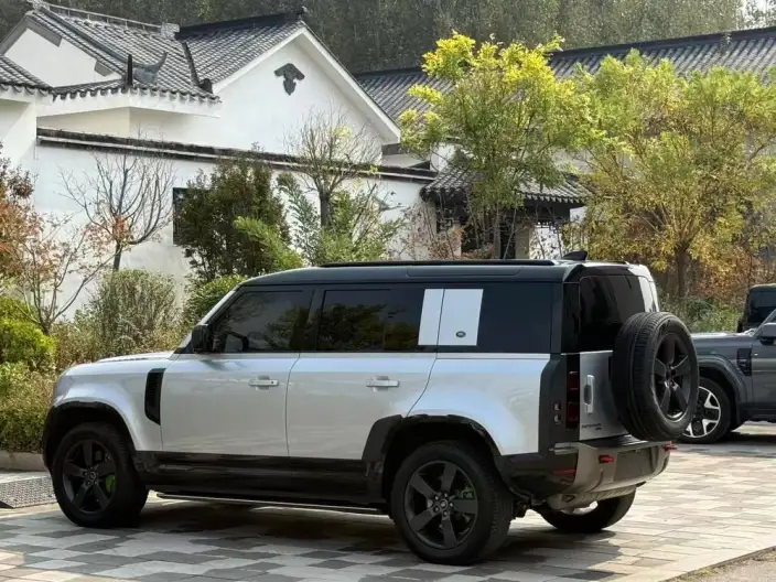 Land Rover Defender 2023 Model 110 3.0T P400 X-Dynamic HSE