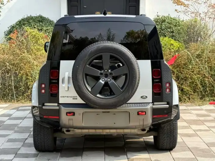 Land Rover Defender 2023 Model 110 3.0T P400 X-Dynamic HSE – фото 5