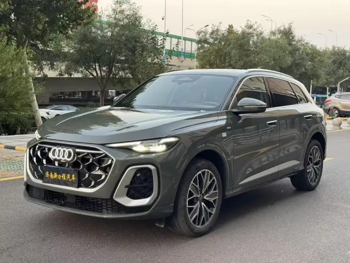 Audi Q5L 2026 Model 2.0T 10M Users Edition Edition
