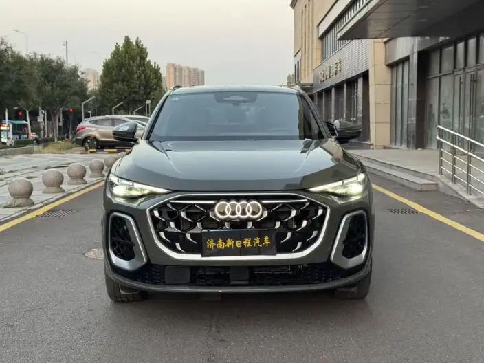 Audi Q5L 2026 Model 2.0T 10M Users Edition Edition