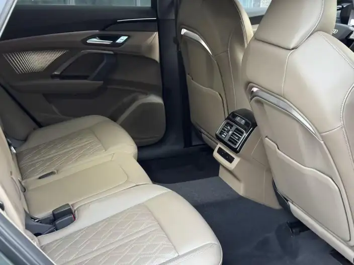 Audi Q5L 2026 Model 2.0T 10M Users Edition Edition – фото 8