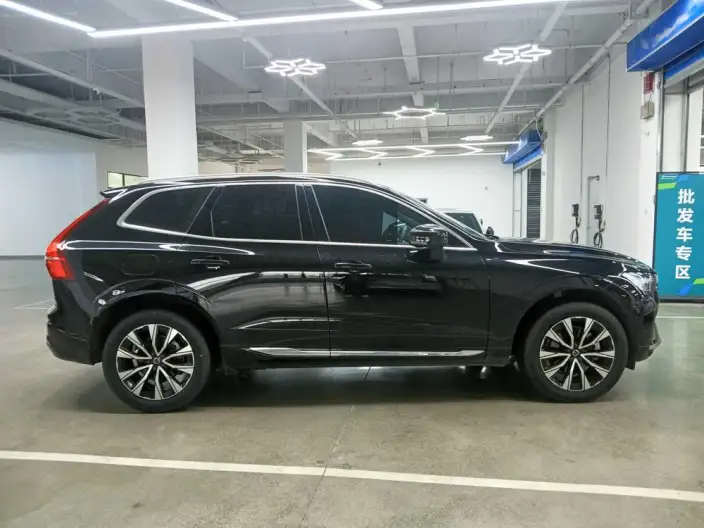 Volvo XC60 2023 Model B5 4WD Smart Range Deluxe Edition – фото 6