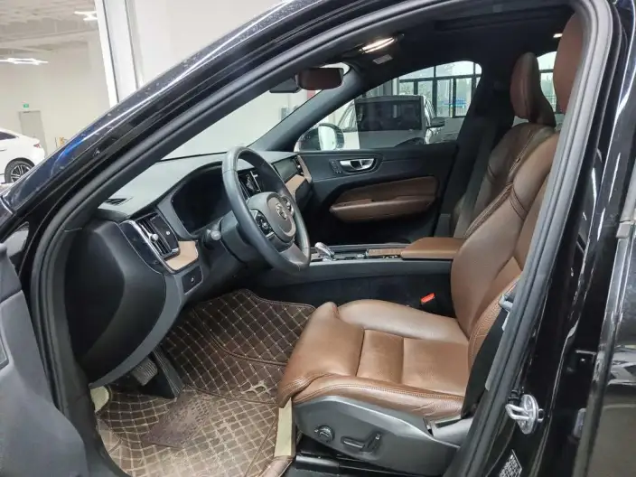 Volvo XC60 2023 Model B5 4WD Smart Range Deluxe Edition – фото 7