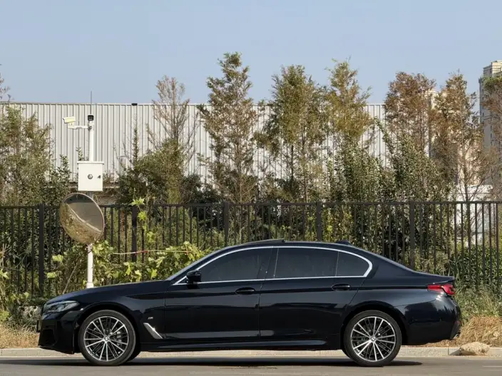 BMW 5 Series 2023 Model 530Li Leading Model M Sports Set – фото 3
