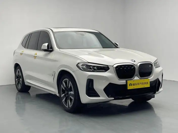 BMW iX3 2024 Model Leading Model – фото 3