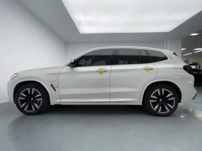 BMW iX3 2024 Model Leading Model – фото 4