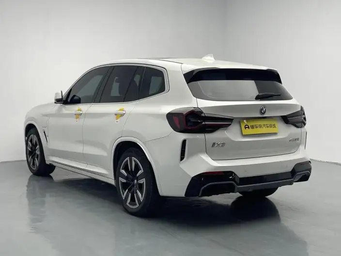 BMW iX3 2024 Model Leading Model – фото 5