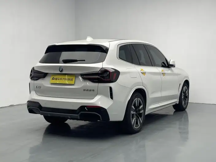BMW iX3 2024 Model Leading Model – фото 7
