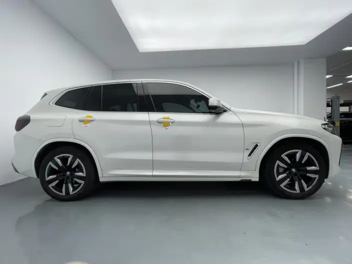BMW iX3 2024 Model Leading Model – фото 8