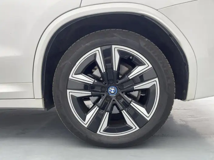 BMW iX3 2024 Model Leading Model – фото 9