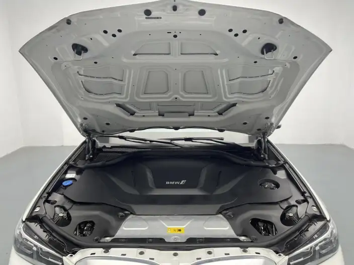 BMW iX3 2024 Model Leading Model – фото 10