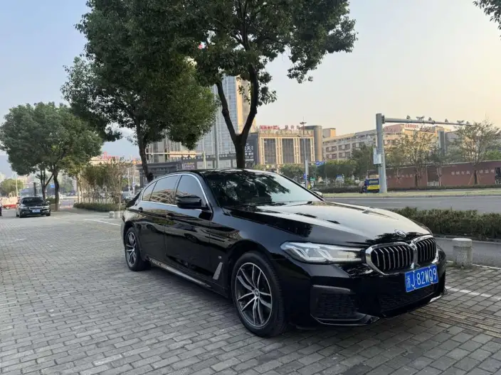 BMW 5 Series 2022 Model Facelift II 525Li M Sports Set – фото 3