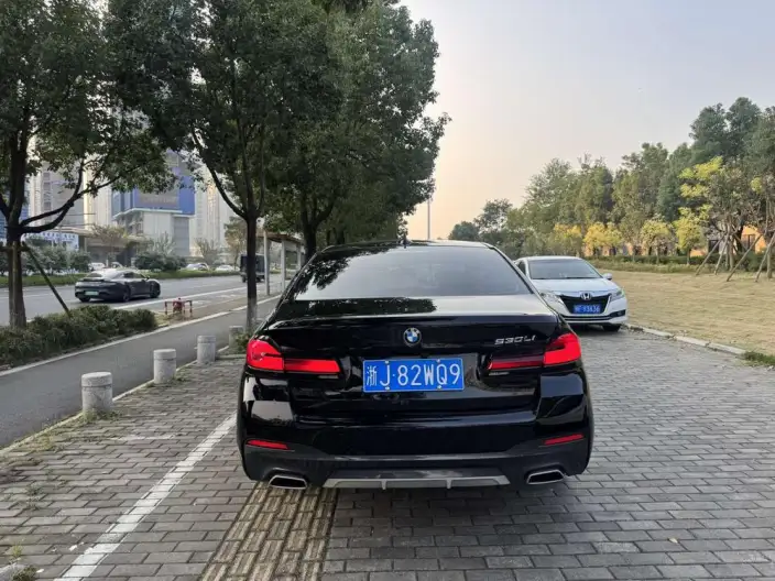 BMW 5 Series 2022 Model Facelift II 525Li M Sports Set – фото 5