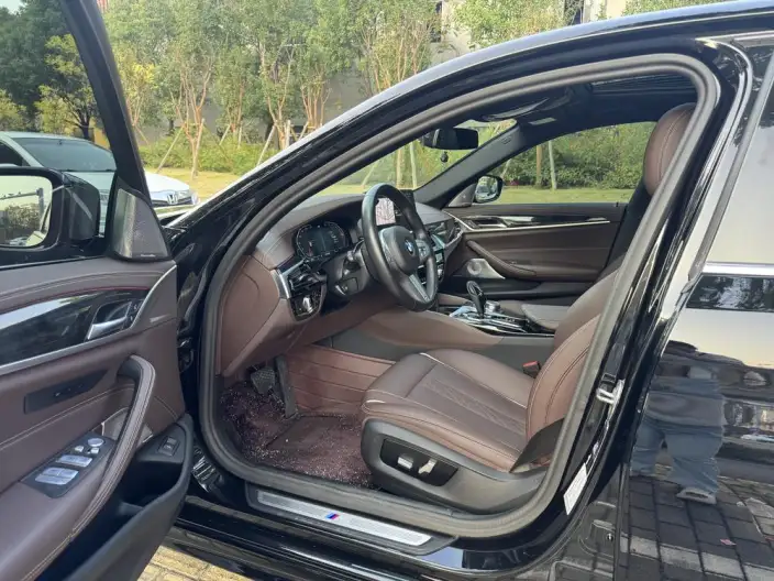 BMW 5 Series 2022 Model Facelift II 525Li M Sports Set – фото 8