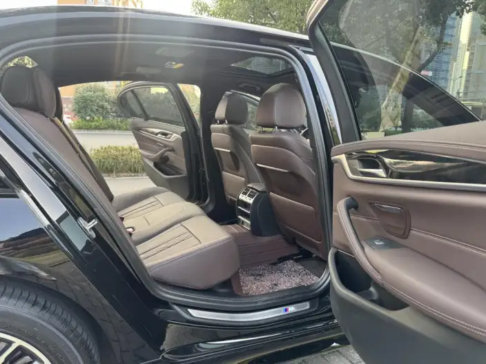 BMW 5 Series 2022 Model Facelift II 525Li M Sports Set – фото 9