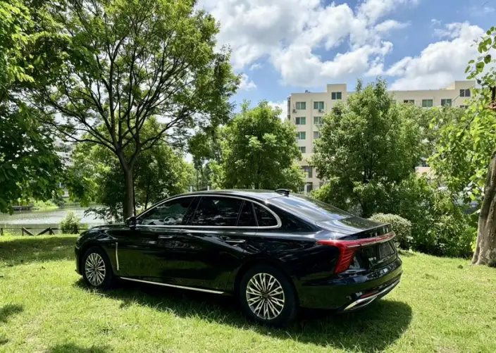 Hongqi H5 2023 Model 2.0T Automatic Flag Enjoy Edition