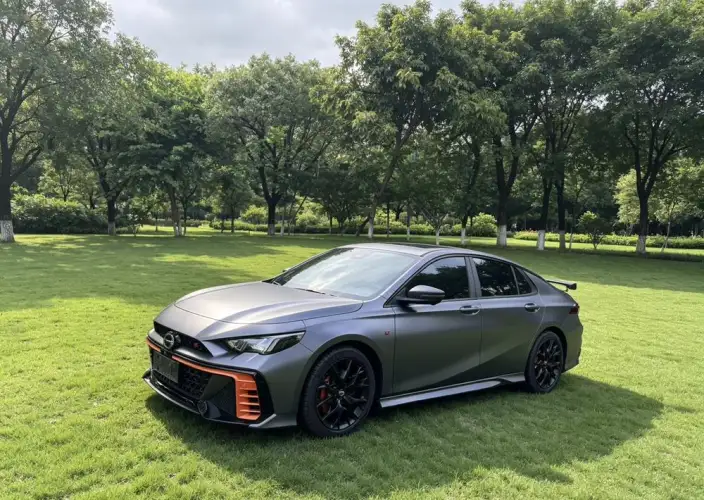 Emzoom 2022 Model 270T J16 R-Style Track Edition