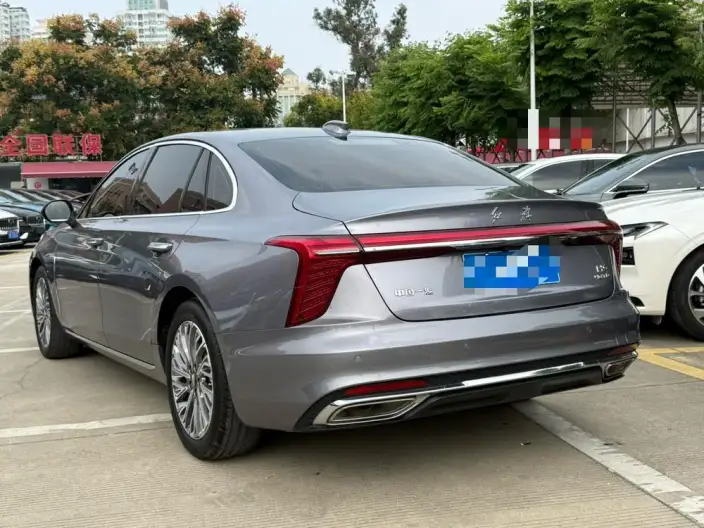 Hongqi H5 2024 Model 2.0T Automatic Flag Enjoy Edition