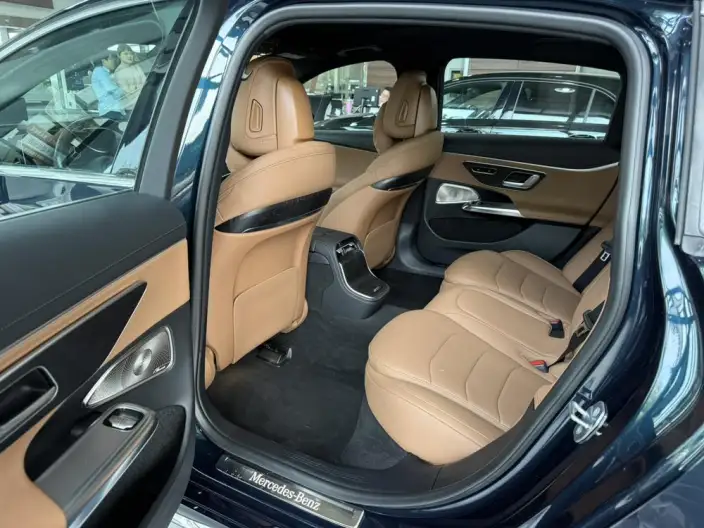 Mercedes-Benz E-Class 2024 Model E 260 L Sports sedan – фото 9
