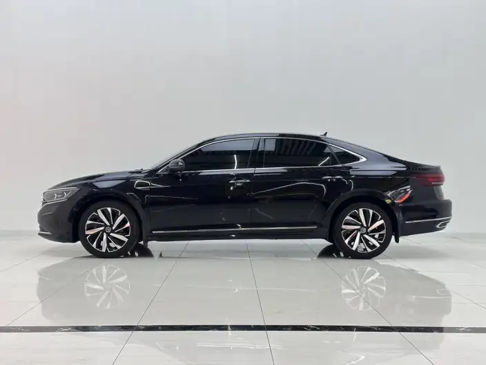 Volkswagen Passat 2022 Model 330TSI Deluxe Edition – фото 4