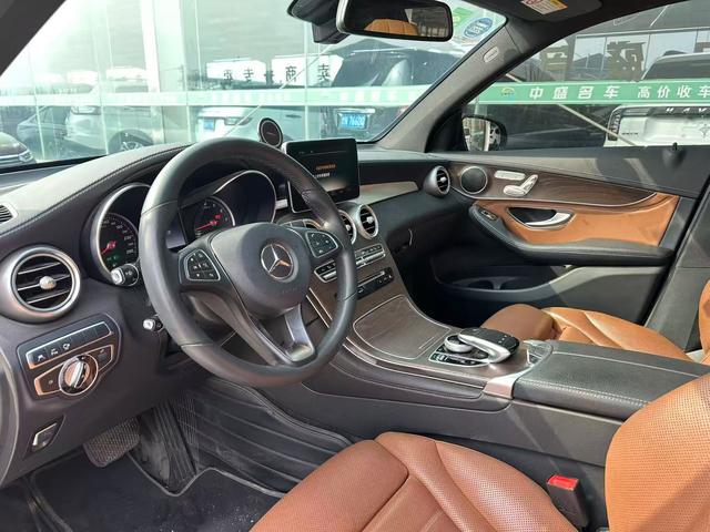 Mercedes-Benz GLC 2016 модификация GLC 300 4MATIC Luxury – фото 3