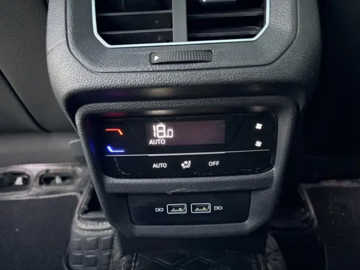 Volkswagen Tayron 2022 Model 330TSI 2WD Luxury Zhilian Edition – фото 9