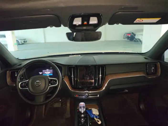 Volvo XC60 2025 Model B5 4WD Smart Range Deluxe Edition – фото 9