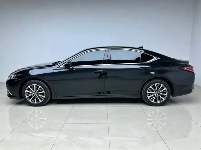 Lexus ES 2025 Model 200 Premium